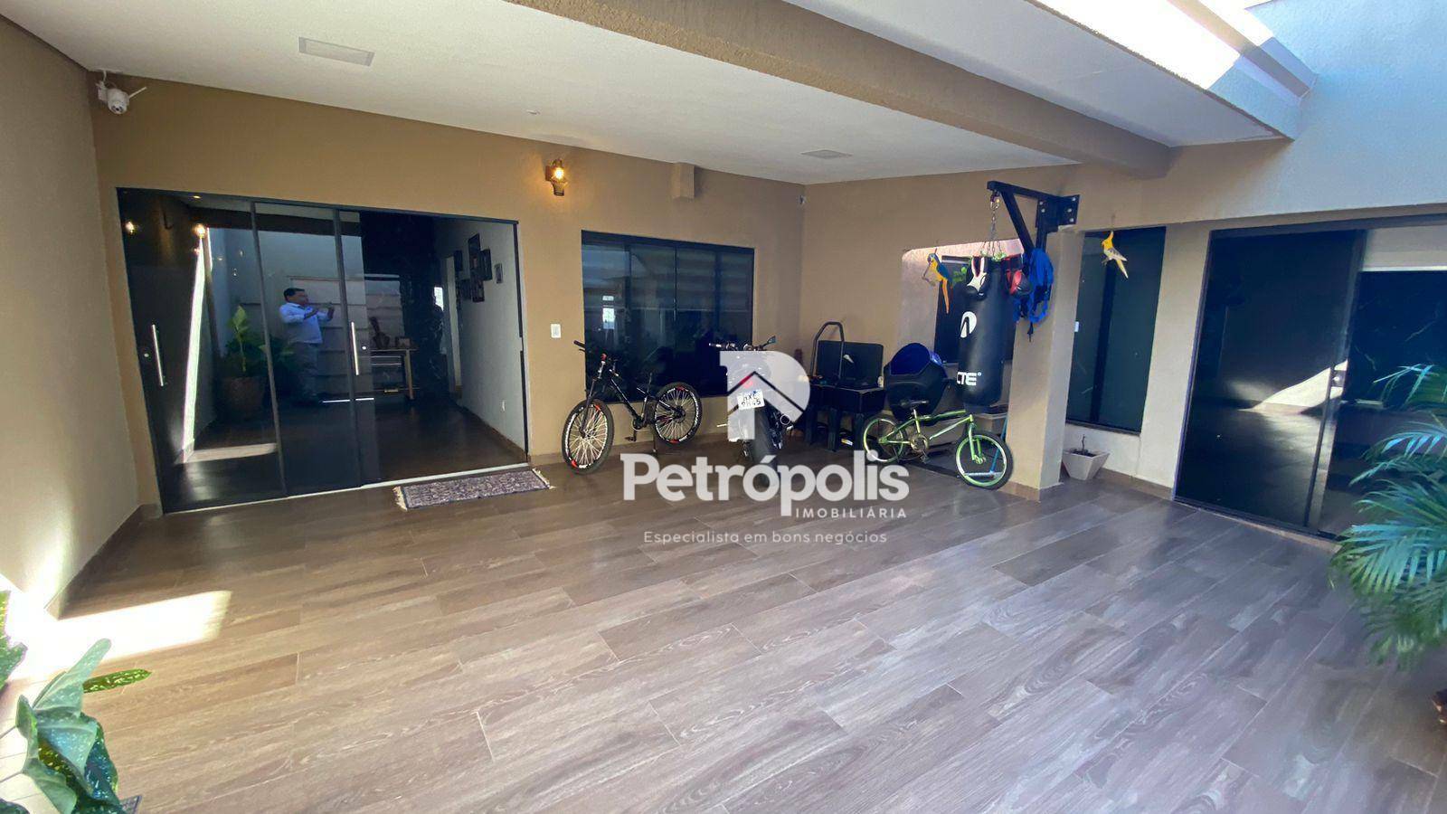 Casa à venda com 3 quartos, 150m² - Foto 1