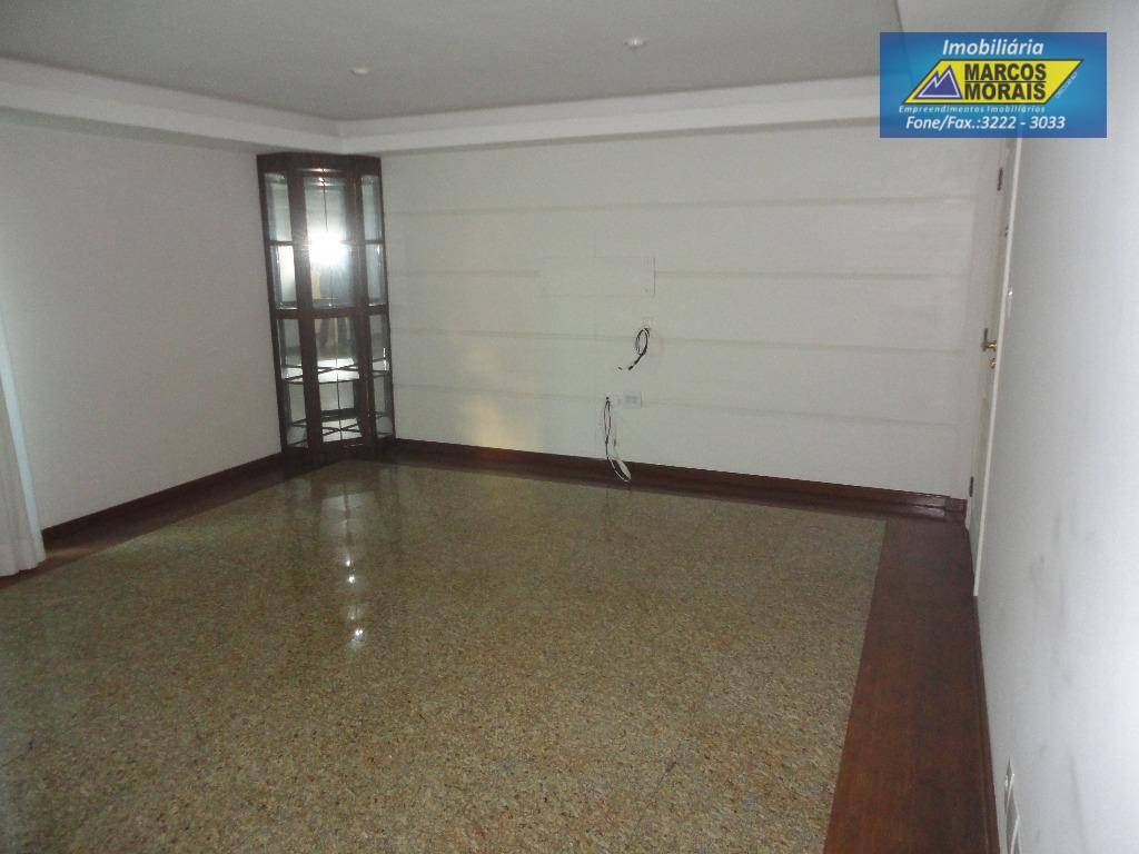 Apartamento à venda com 3 quartos, 189m² - Foto 2