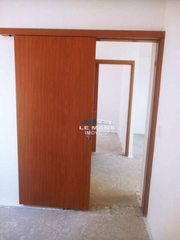 Apartamento à venda com 2 quartos, 42m² - Foto 12