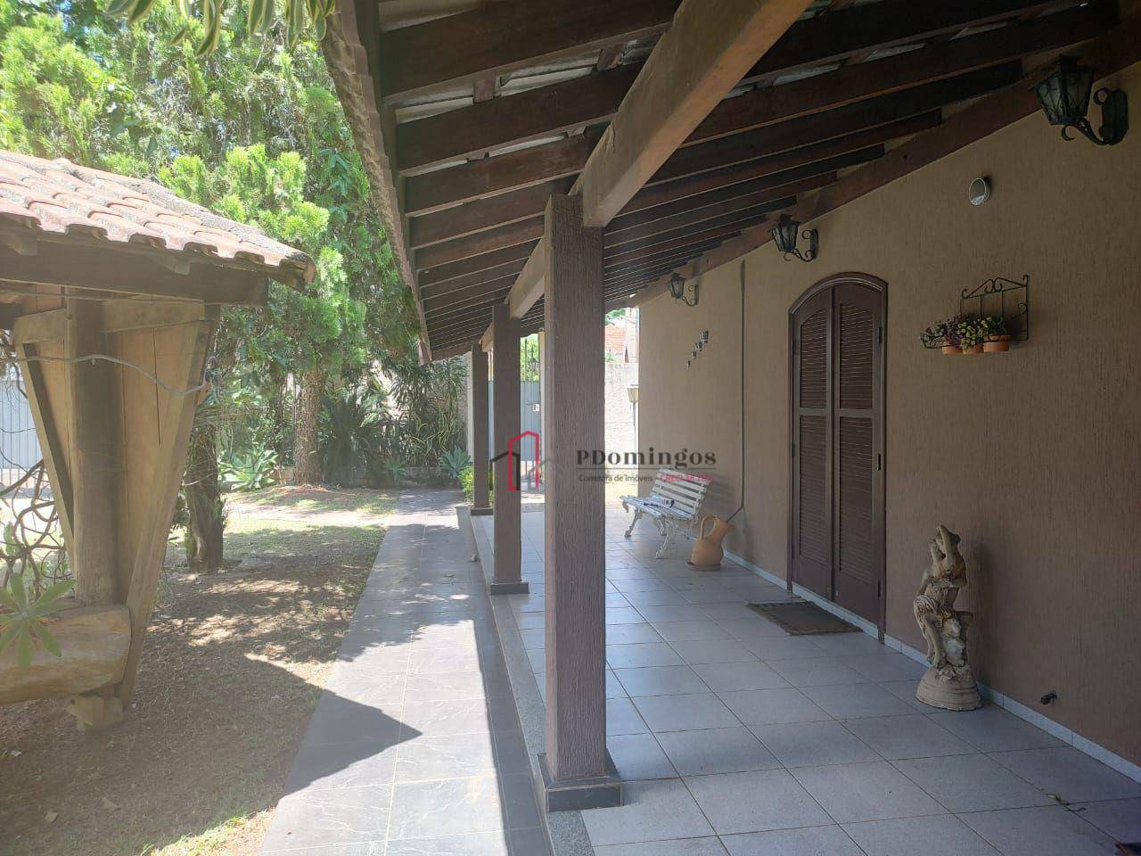 Casa para alugar com 3 quartos, 372m² - Foto 3