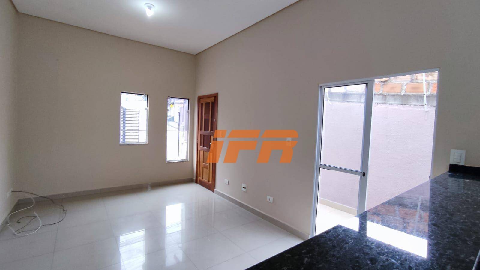 Casa à venda com 2 quartos, 78m² - Foto 3