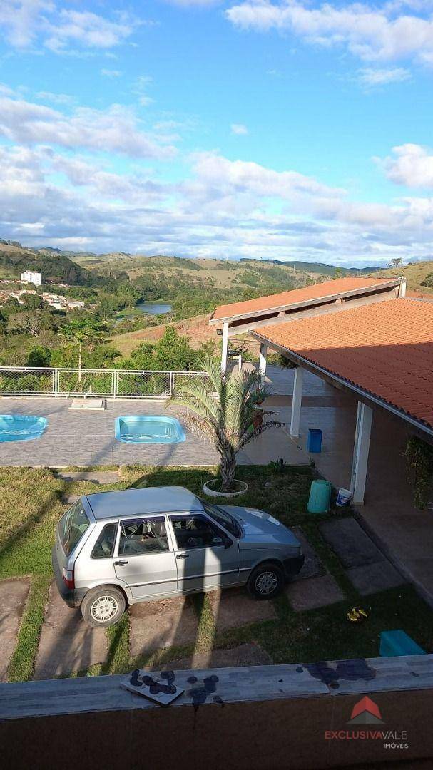 Chácara à venda com 3 quartos, 200m² - Foto 2