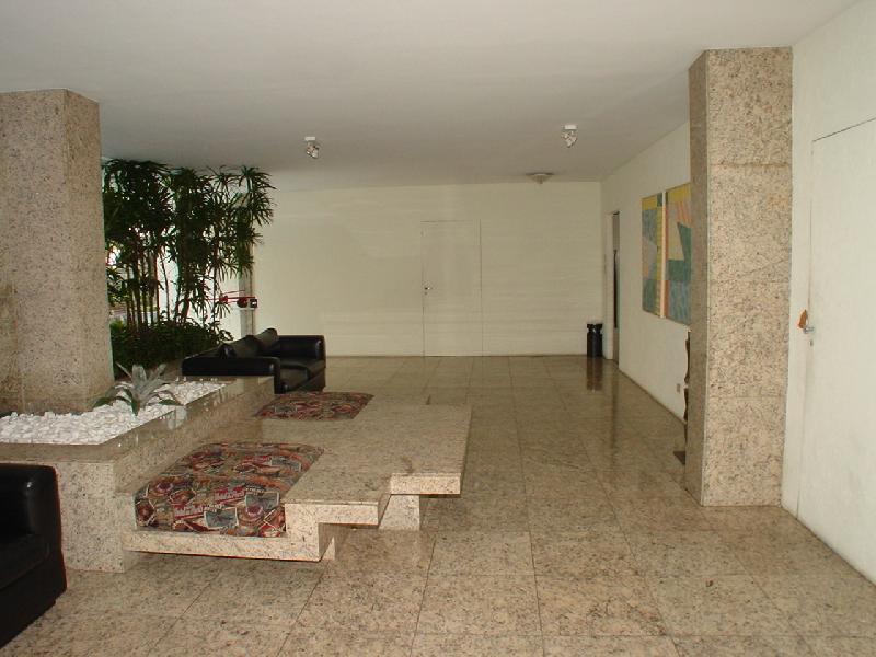 Apartamento à venda com 2 quartos, 70m² - Foto 13