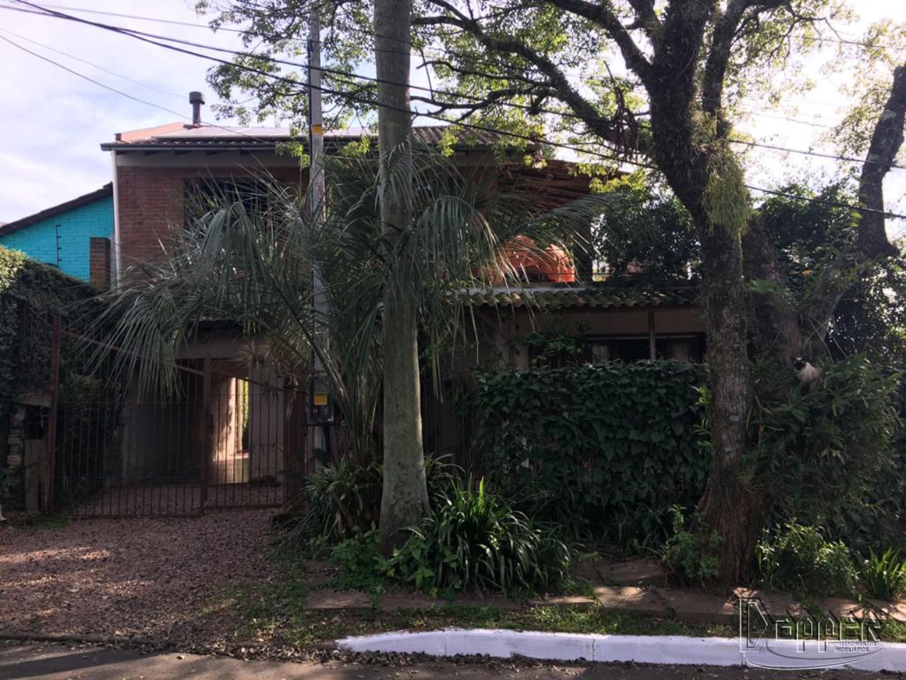 Casa à venda com 4 quartos, 239m² - Foto 1