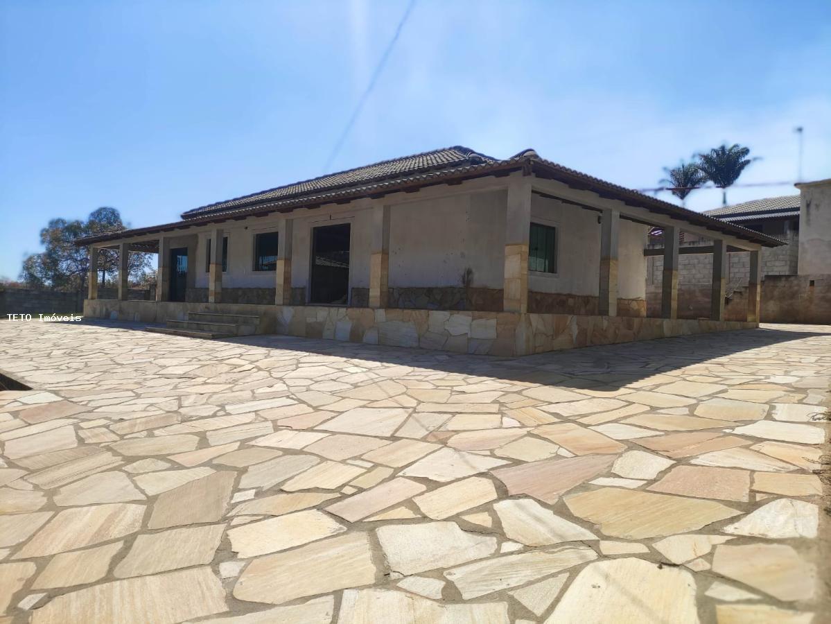 Fazenda à venda com 3 quartos, 1500m² - Foto 1