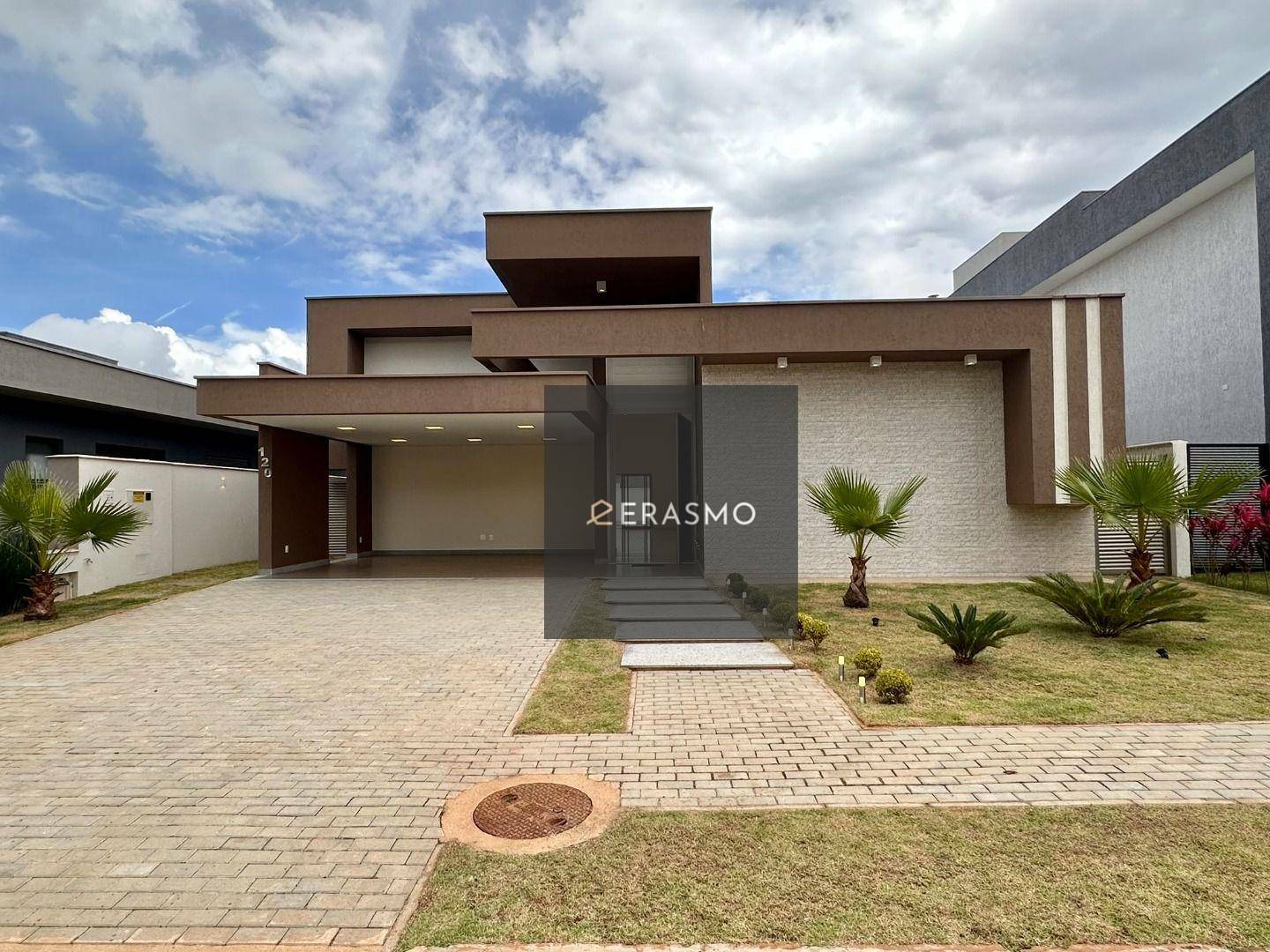 Casa de Condomínio à venda com 4 quartos, 300m² - Foto 2