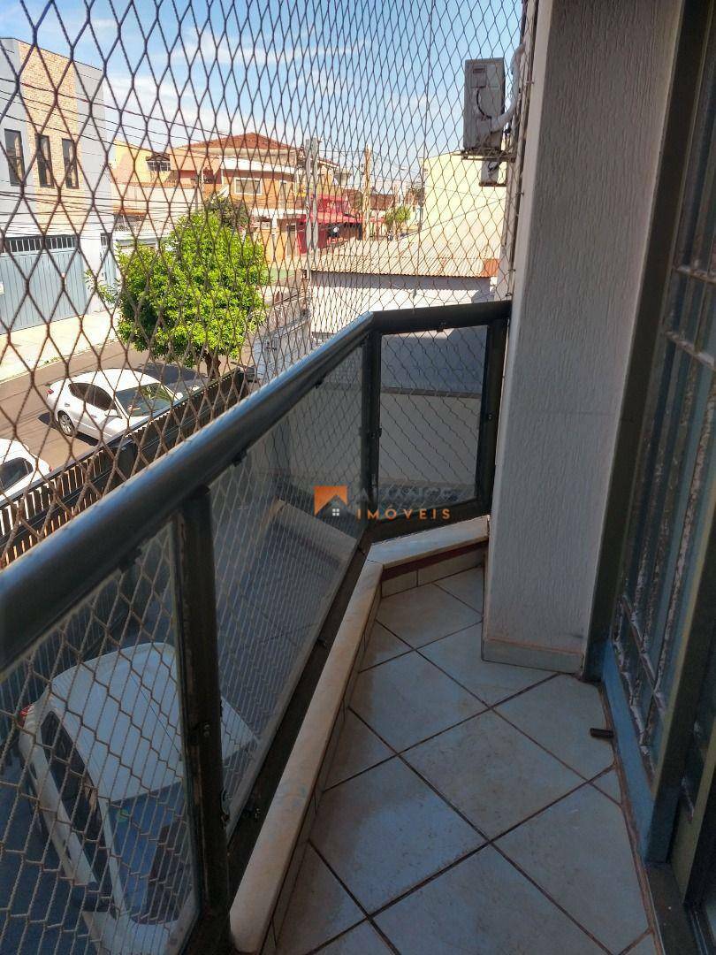 Apartamento à venda com 3 quartos, 97m² - Foto 4