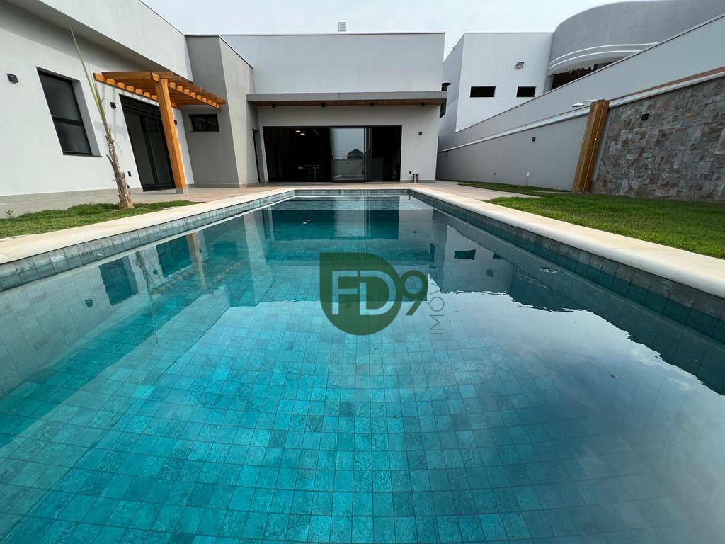 Casa de Condomínio à venda com 4 quartos, 400m² - Foto 2