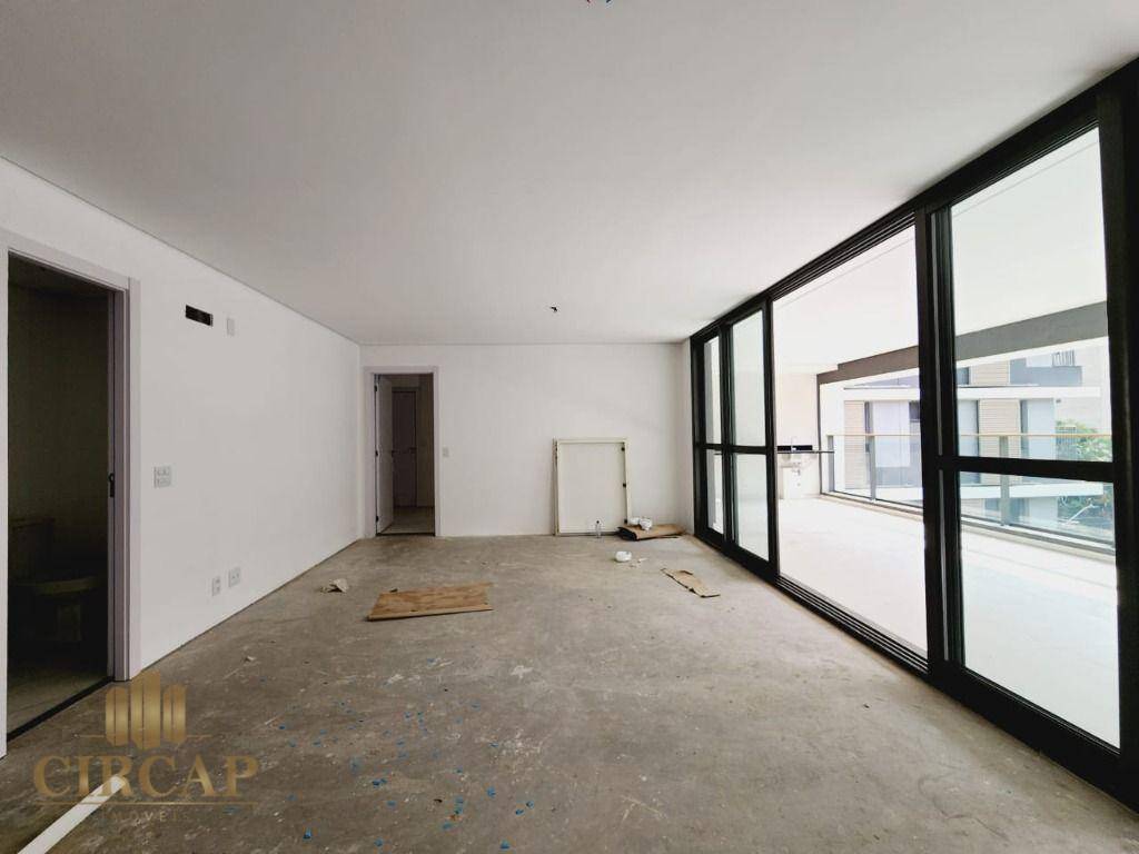 Apartamento à venda com 4 quartos, 236m² - Foto 2