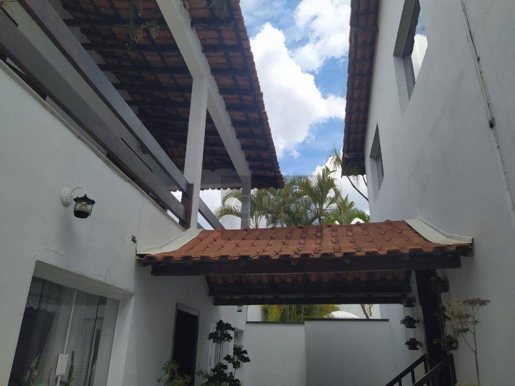 Casa à venda e aluguel com 4 quartos, 380m² - Foto 8