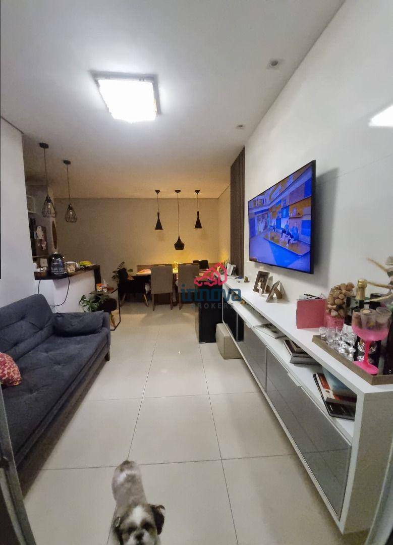 Apartamento à venda com 2 quartos, 72m² - Foto 2