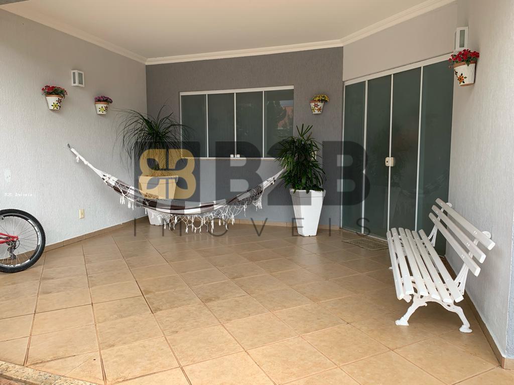 Casa de Condomínio à venda com 4 quartos, 220m² - Foto 2