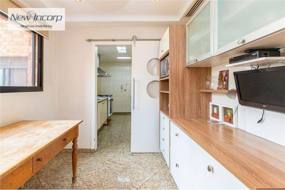 Apartamento à venda com 3 quartos, 222m² - Foto 6