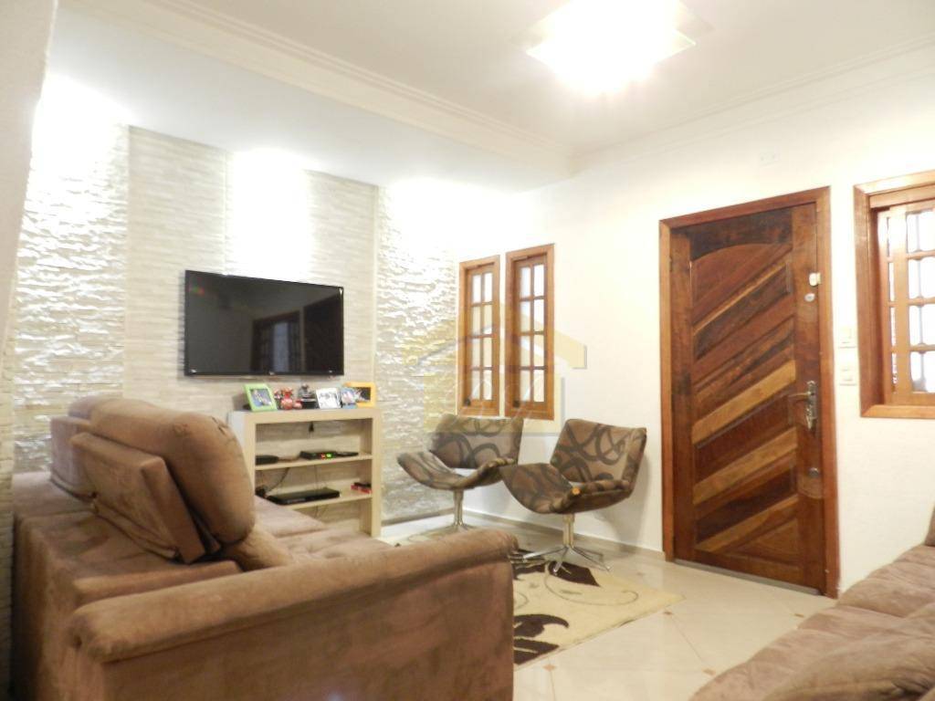 Sobrado à venda com 3 quartos, 180m² - Foto 1