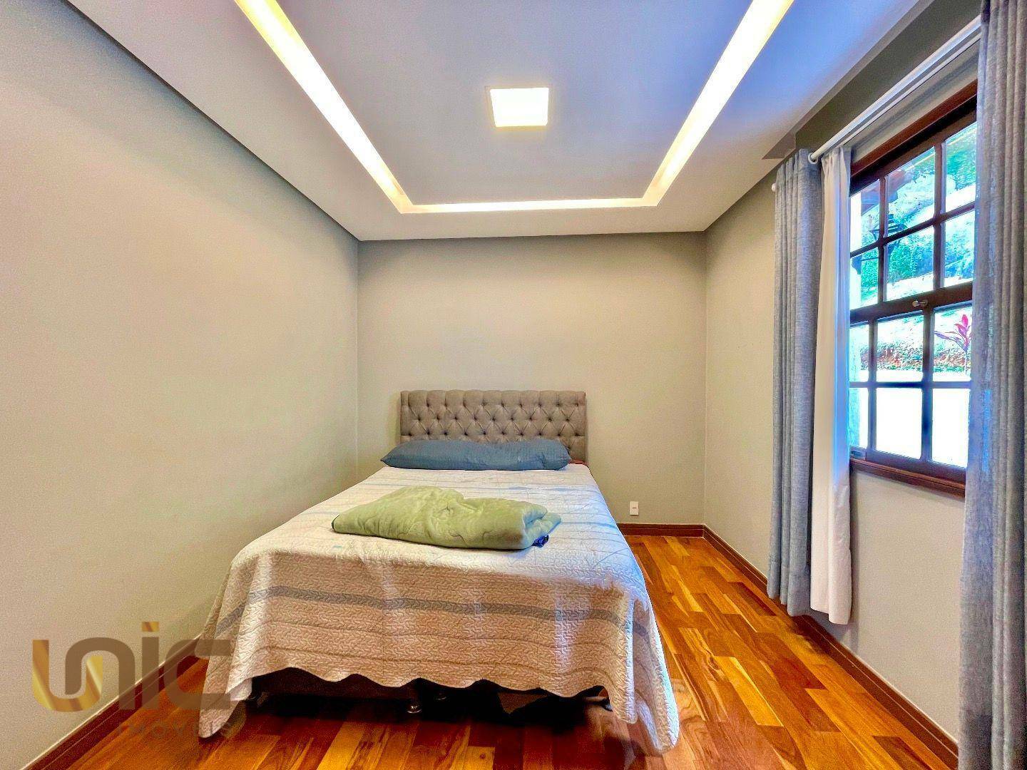 Casa à venda com 4 quartos, 370m² - Foto 18