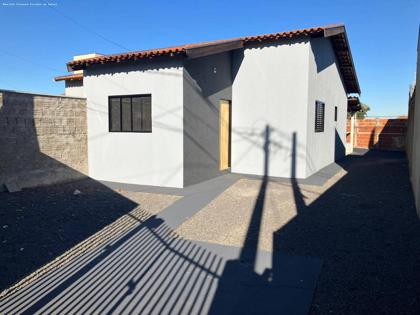 Casa à venda com 2 quartos, 190m² - Foto 1