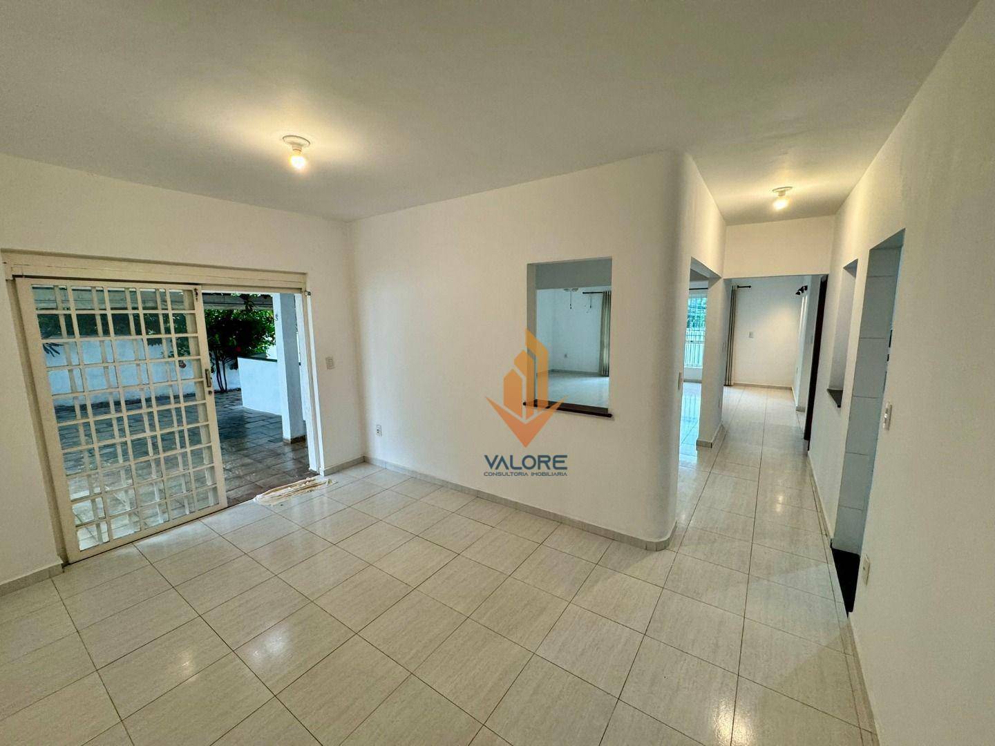 Casa à venda com 4 quartos, 300m² - Foto 40