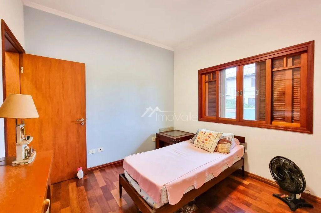 Casa de Condomínio à venda com 3 quartos, 240m² - Foto 15