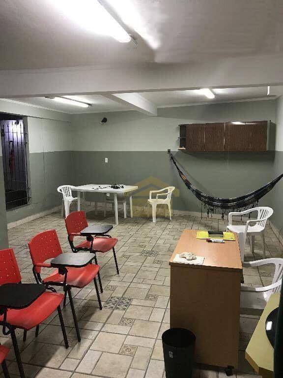 Casa à venda com 4 quartos, 300m² - Foto 9