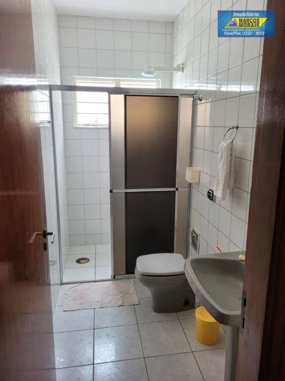 Casa para alugar com 2 quartos, 250m² - Foto 8
