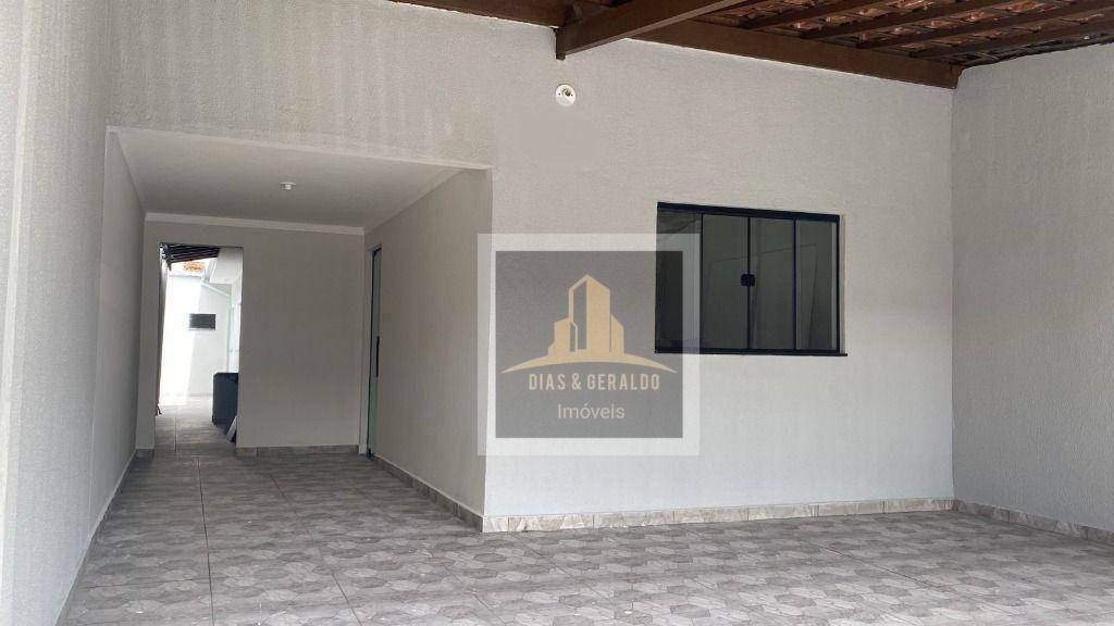 Casa à venda com 3 quartos, 120m² - Foto 1