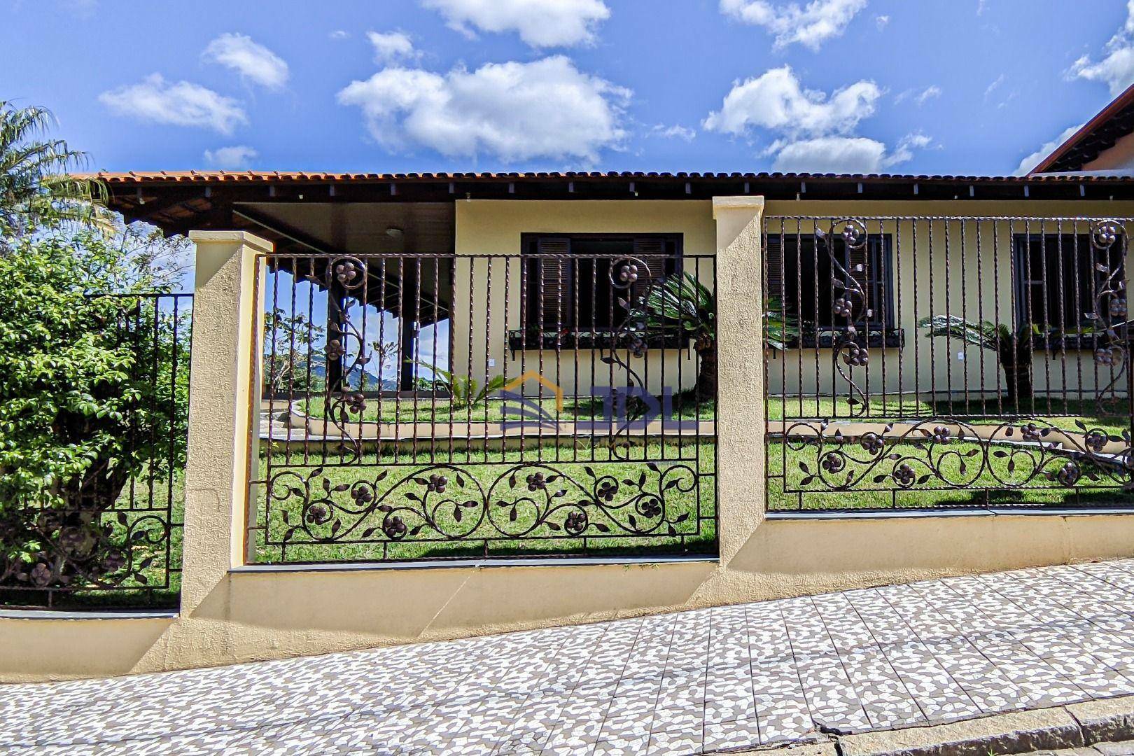 Casa de Condomínio à venda com 5 quartos, 420m² - Foto 1