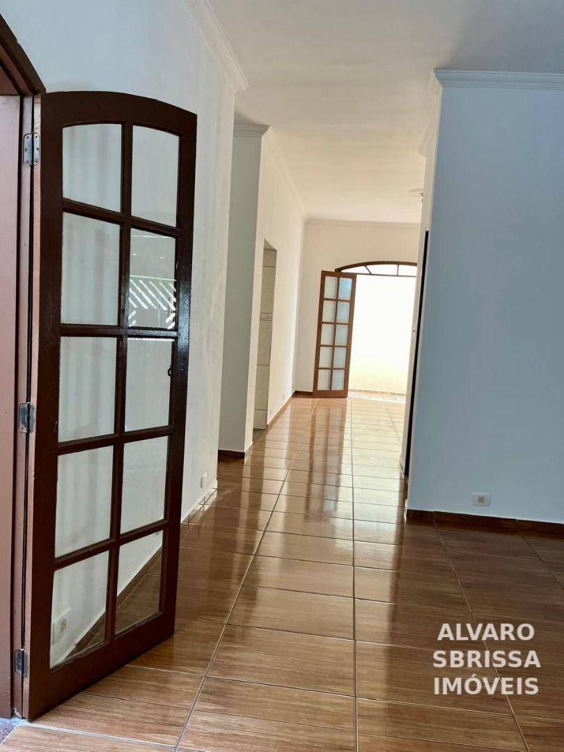 Casa à venda com 4 quartos, 246m² - Foto 4