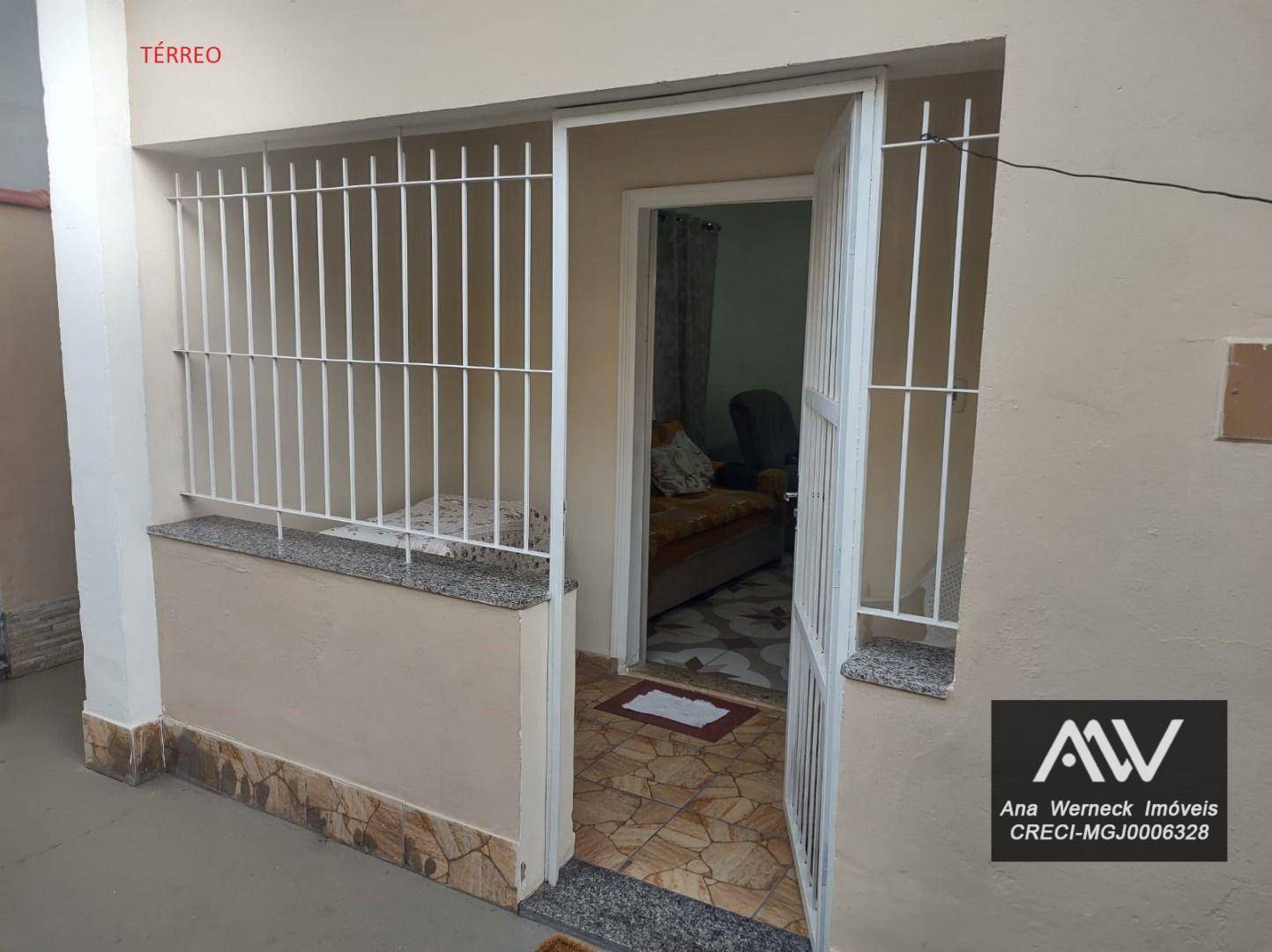 Casa à venda com 6 quartos, 100m² - Foto 2