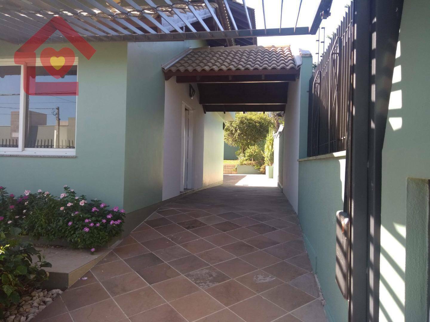 Casa à venda com 3 quartos, 230m² - Foto 2