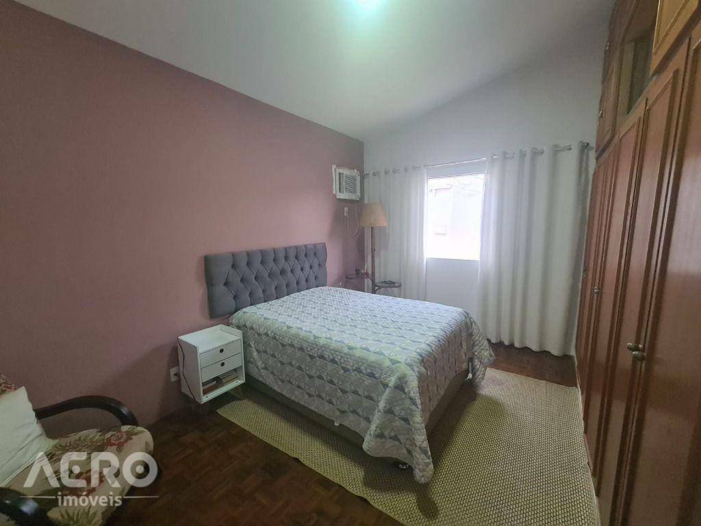 Casa à venda com 3 quartos, 184m² - Foto 7