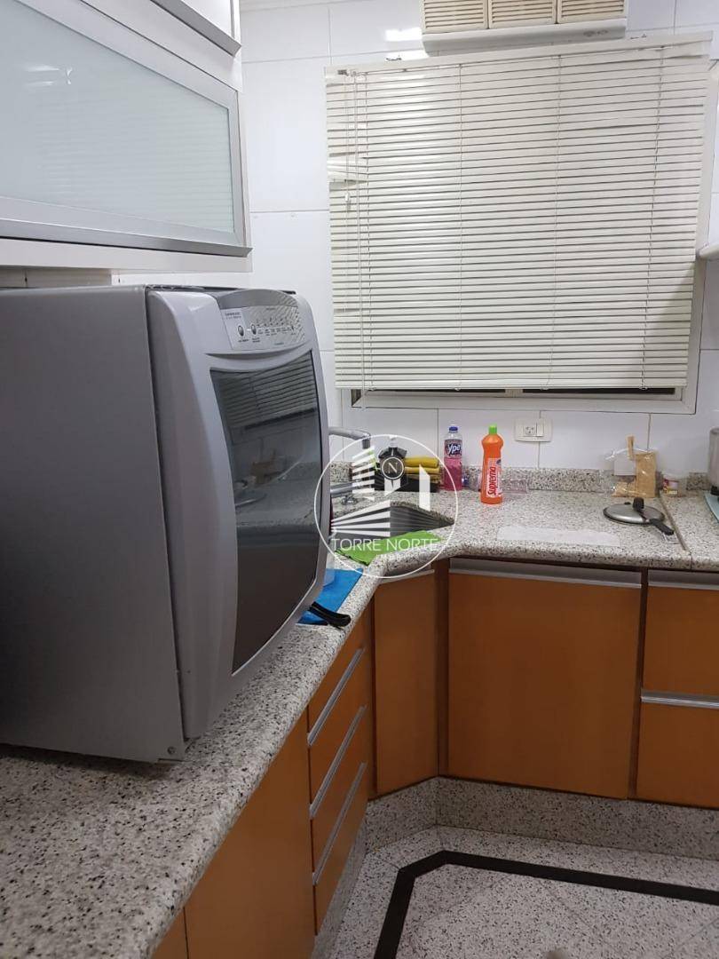 Apartamento à venda com 4 quartos, 220m² - Foto 10