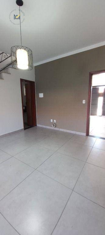 Casa à venda com 3 quartos, 131m² - Foto 2