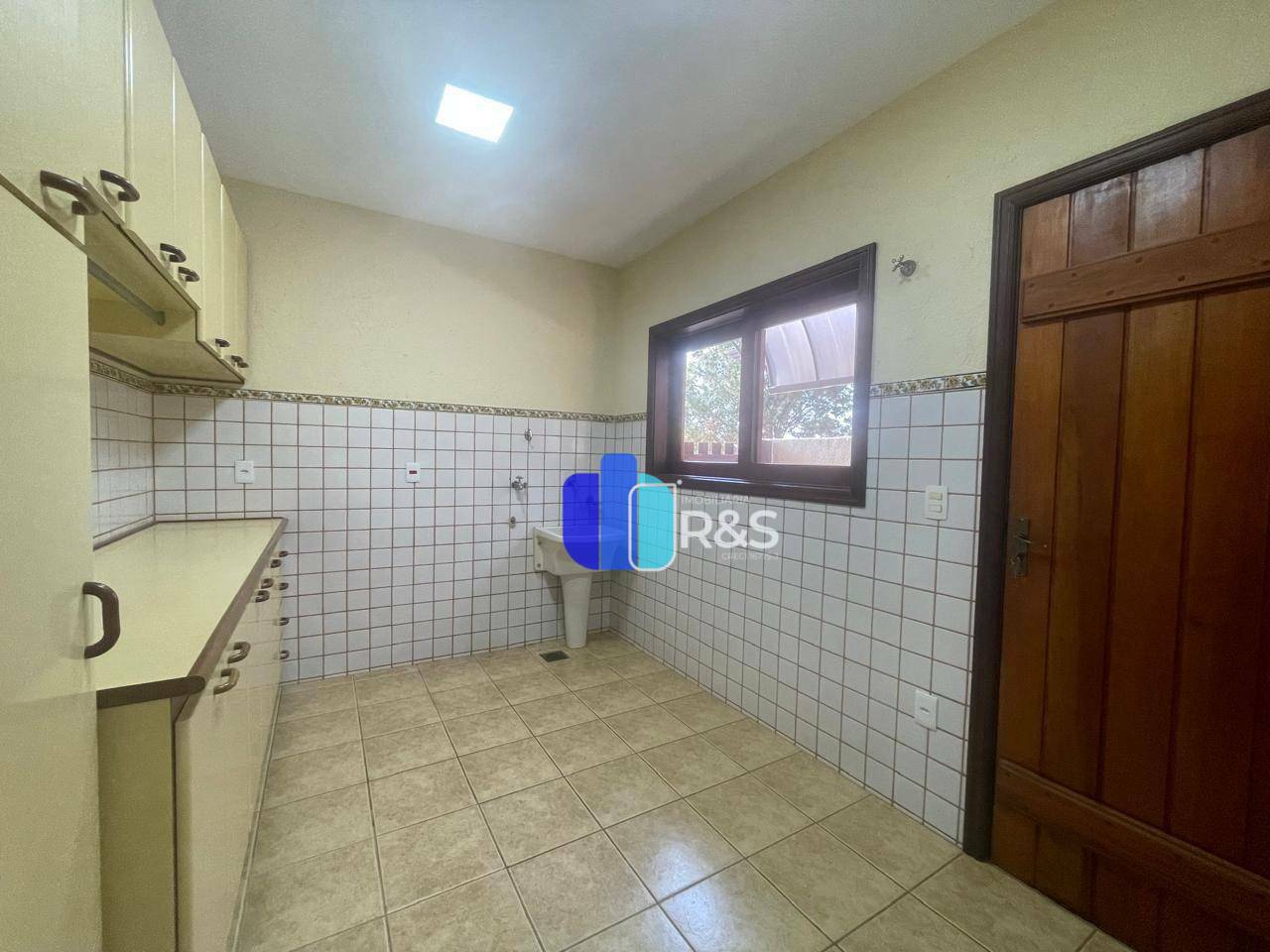 Casa de Condomínio à venda com 5 quartos, 305m² - Foto 9