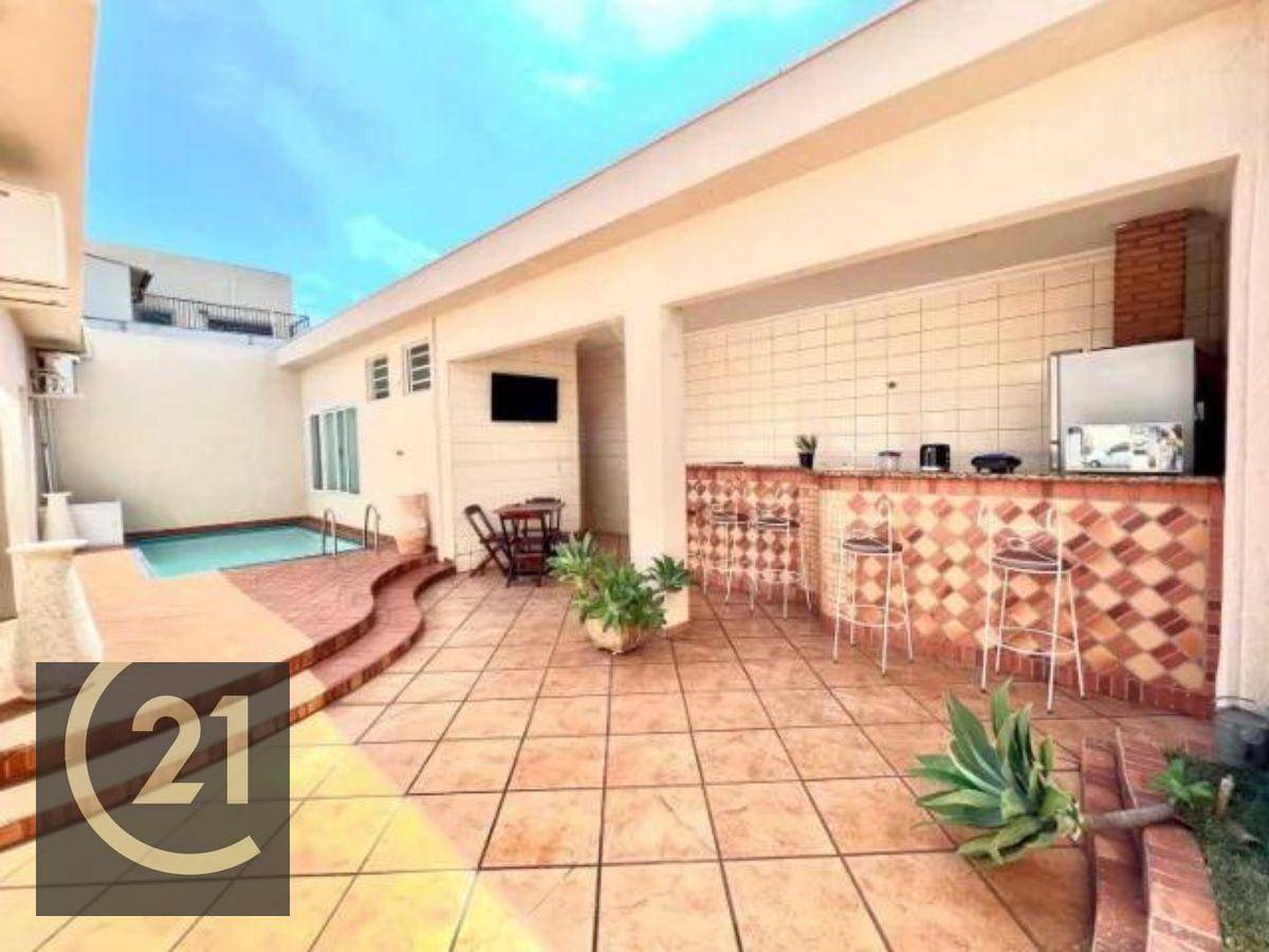 Casa à venda com 4 quartos, 220m² - Foto 1