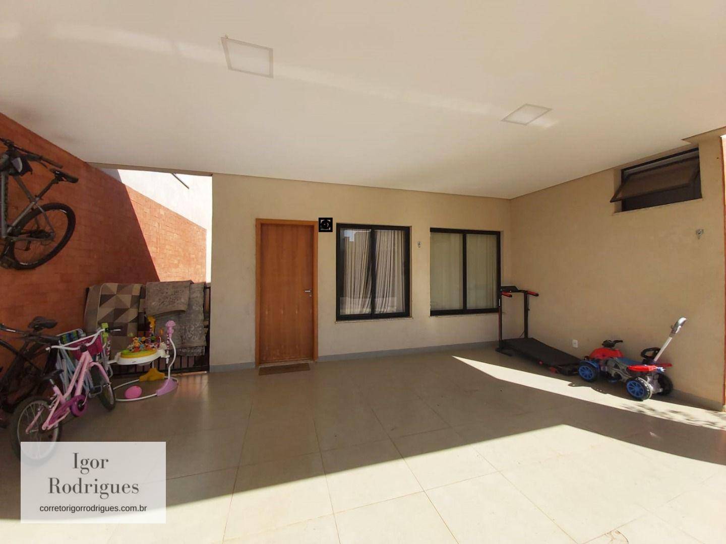 Casa à venda com 3 quartos, 135m² - Foto 1