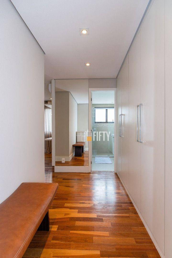 Apartamento para alugar com 4 quartos, 209m² - Foto 17