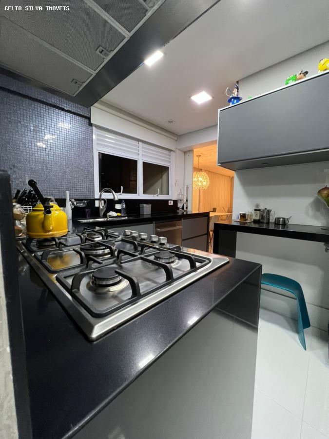 Apartamento à venda com 3 quartos, 156m² - Foto 2