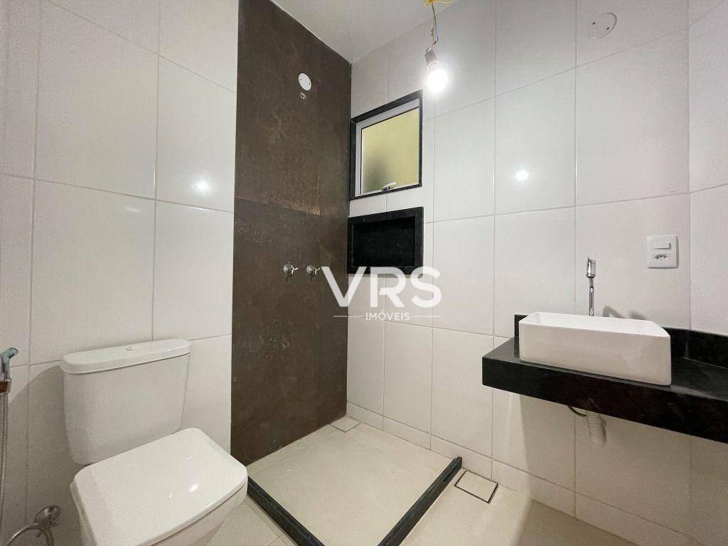 Casa à venda com 5 quartos, 216m² - Foto 13