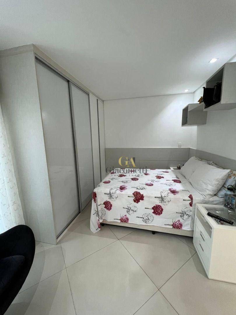 Casa de Condomínio para alugar com 4 quartos, 340m² - Foto 13