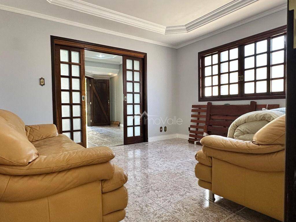 Casa de Condomínio para alugar com 4 quartos, 220m² - Foto 3