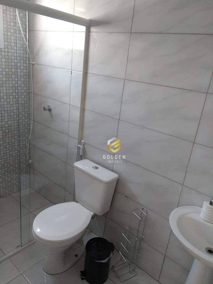 Casa à venda com 2 quartos, 60m² - Foto 5