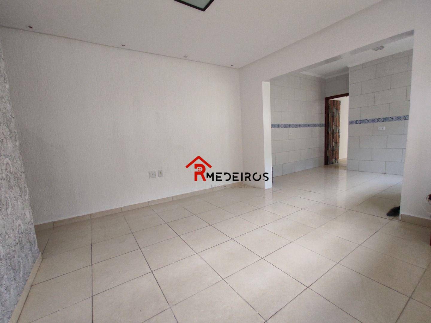 Casa à venda com 2 quartos, 80m² - Foto 4