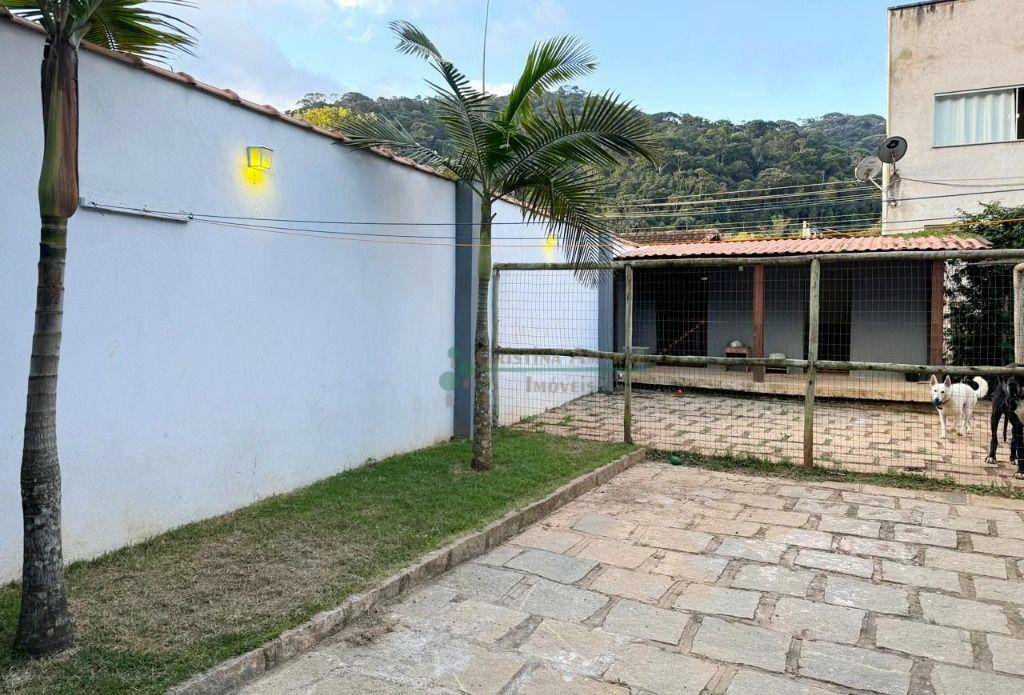 Casa à venda com 5 quartos, 262m² - Foto 8