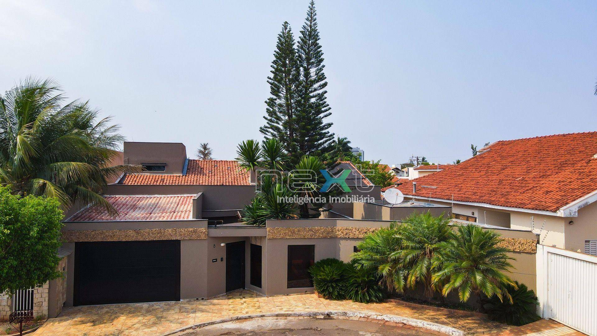 Casa à venda com 3 quartos, 270m² - Foto 1