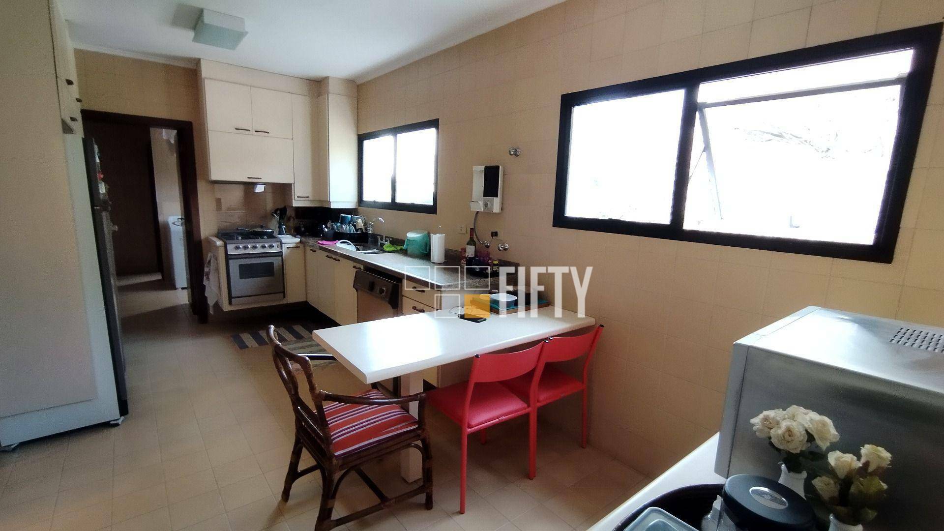 Apartamento para alugar com 4 quartos, 218m² - Foto 18