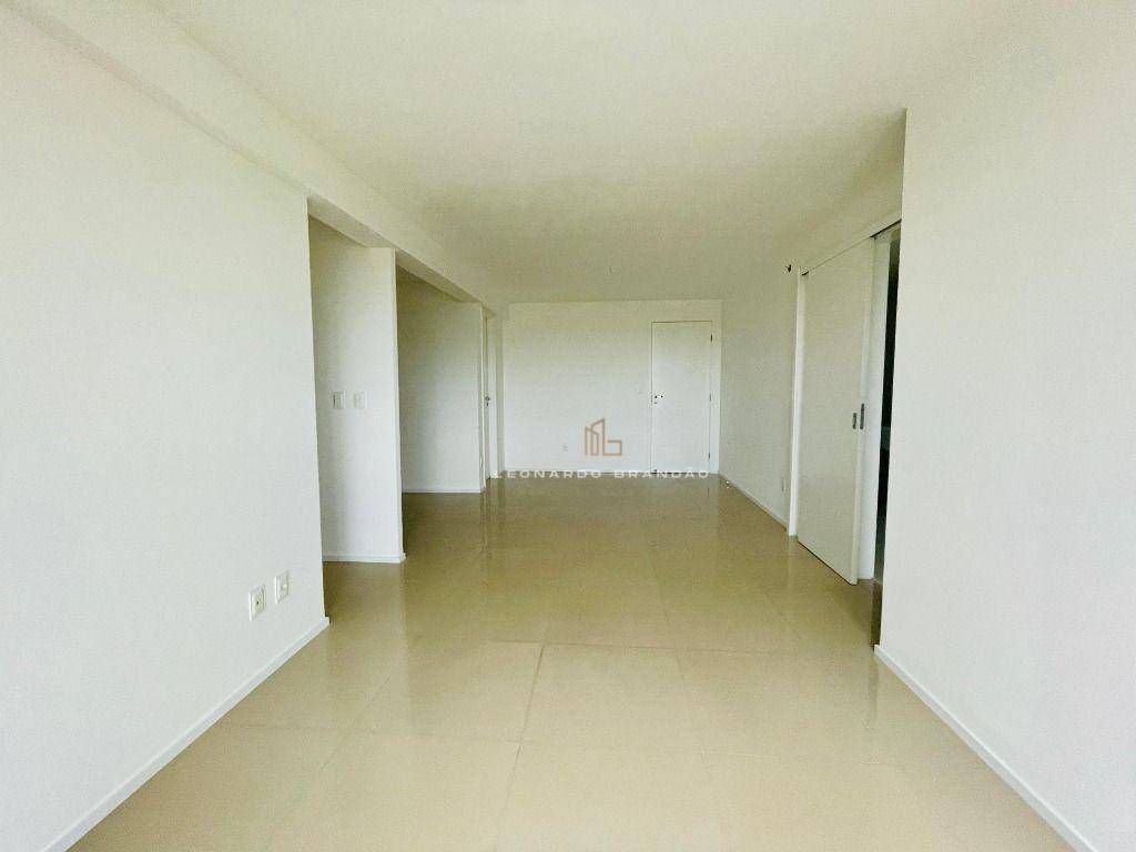Apartamento à venda com 3 quartos, 91m² - Foto 4