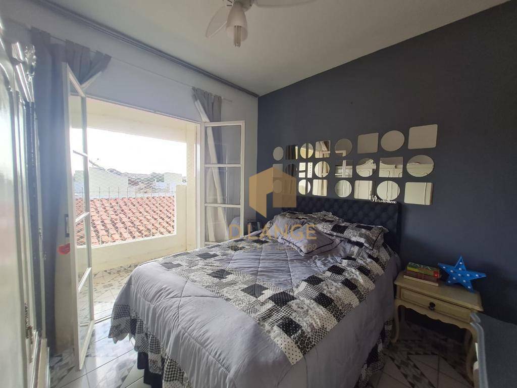 Casa à venda com 5 quartos, 250m² - Foto 18