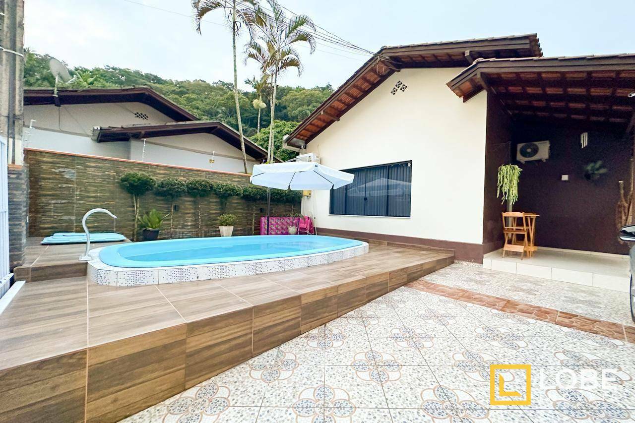 Casa à venda com 4 quartos, 198m² - Foto 2