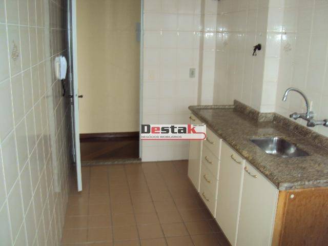 Apartamento à venda com 2 quartos, 60m² - Foto 2