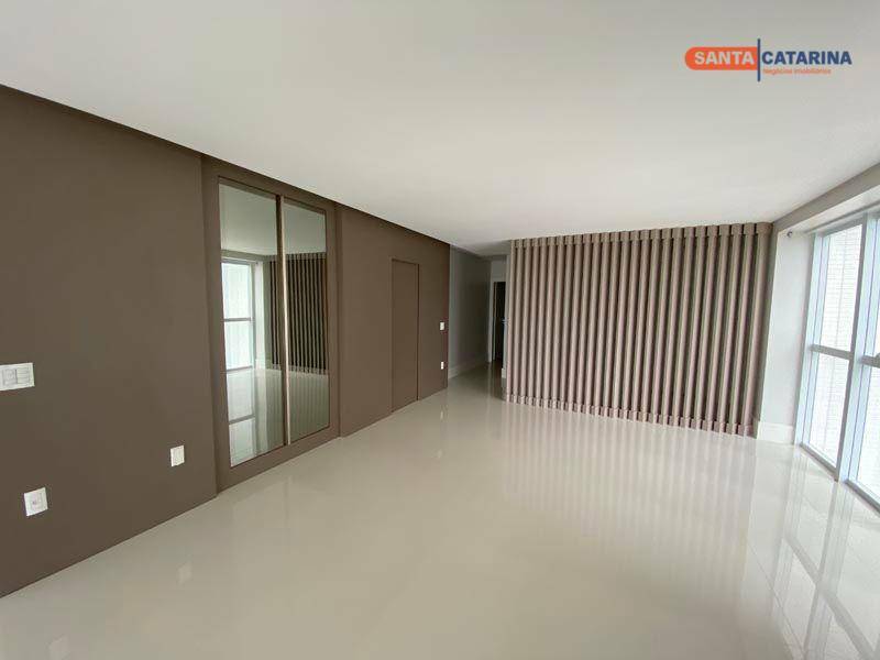 Apartamento à venda com 4 quartos, 237m² - Foto 15